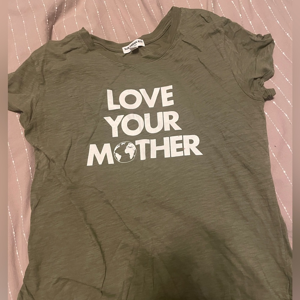 VGUC Suburban Riot Love Your Mother tee, size small